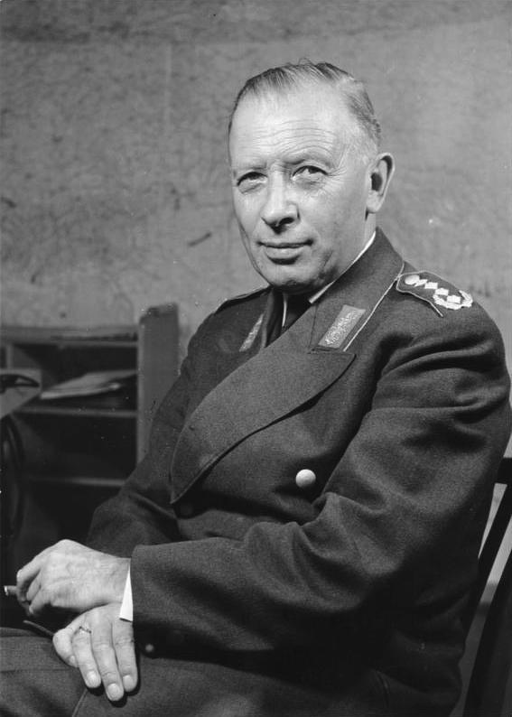 Adolf Heusinger - Wikipedia