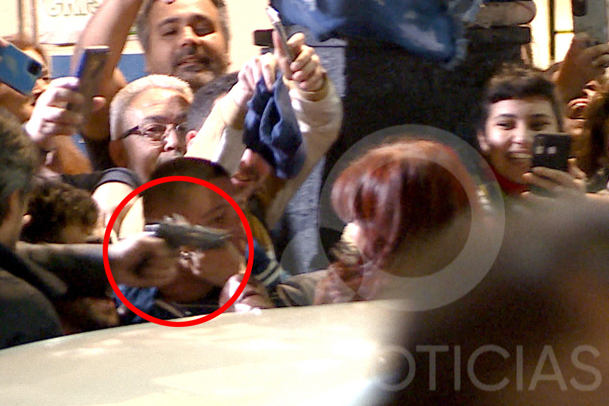 Argentina Vice President Cristina Fernandez de Kirchner unharmed after man  points gun at her in a crowd