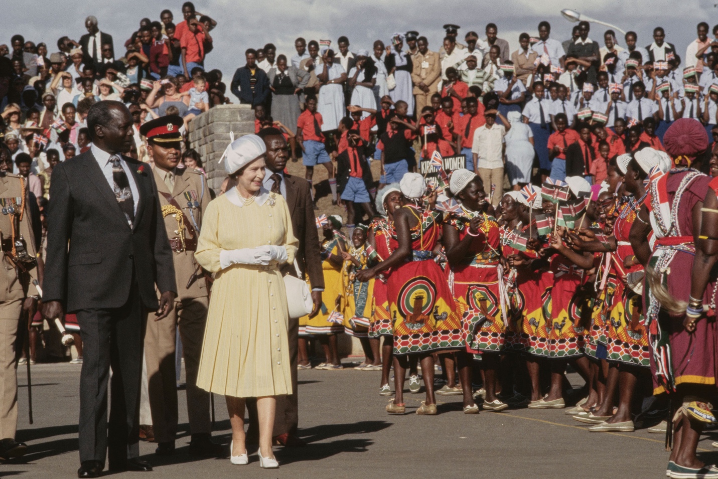 Queen Elizabeth II alongside President of Kenya Daniel arap Moi on her arrival in Nairobi, Kenya, Nov. 10, 1983. (Tim Graham Photo Library/Getty Images)