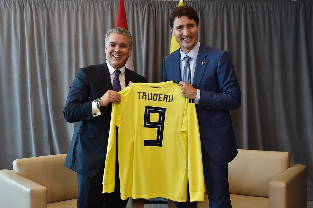 Puede ser una imagen de 2 personas