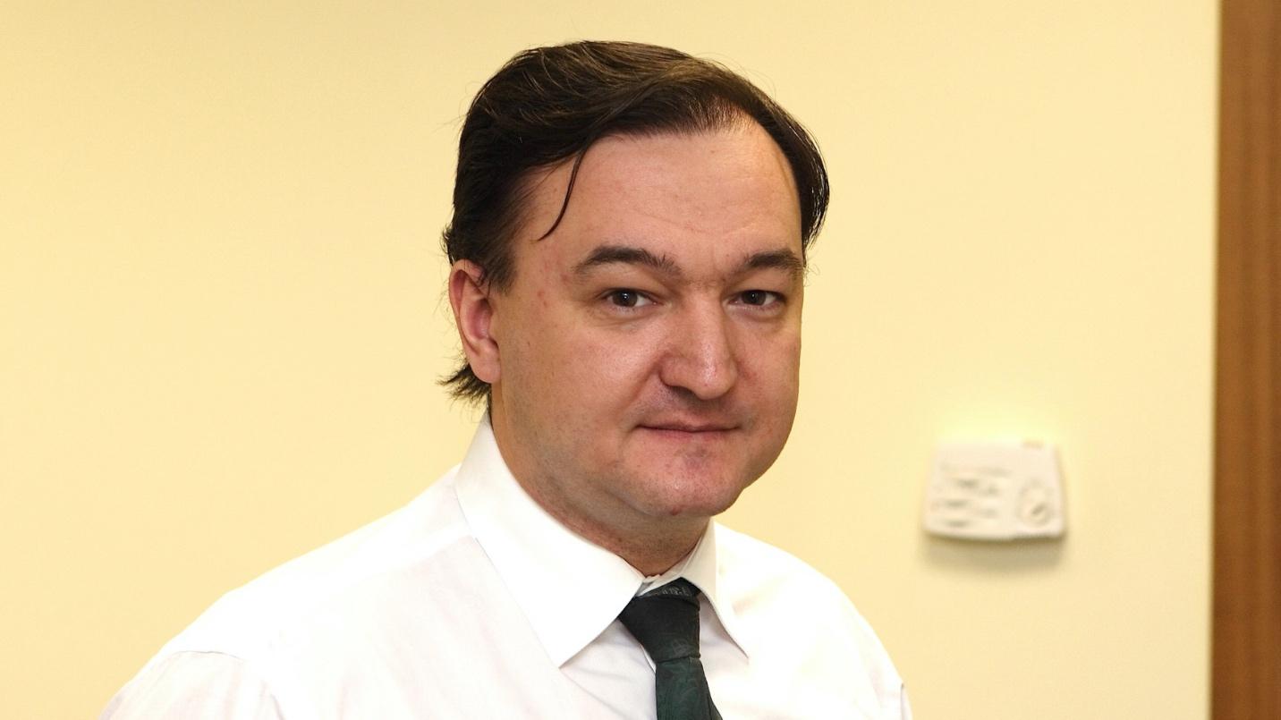 A person in a white shirt and tie

Description automatically generated with low confidence