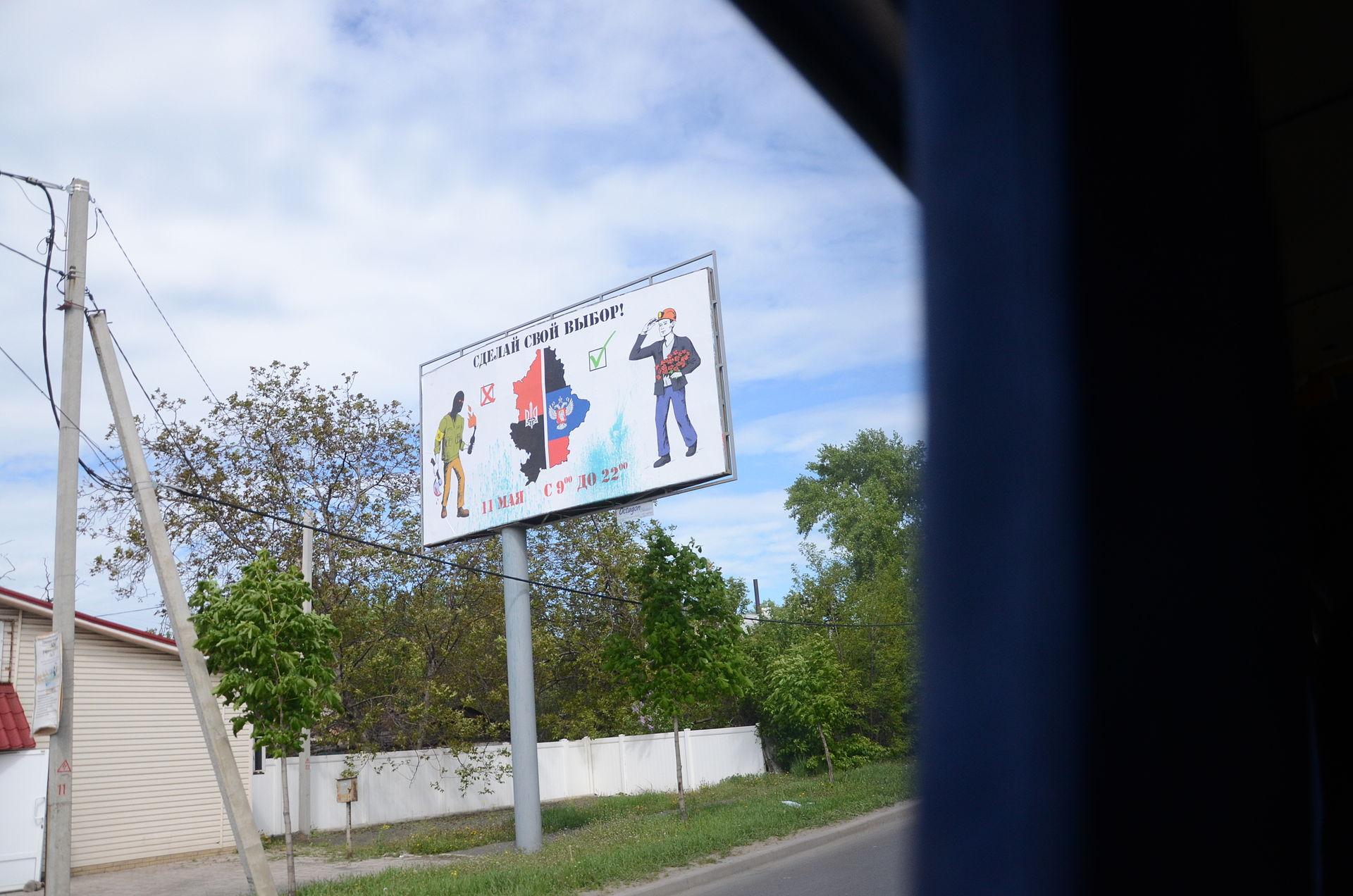 A sign on a pole

Description automatically generated with low confidence