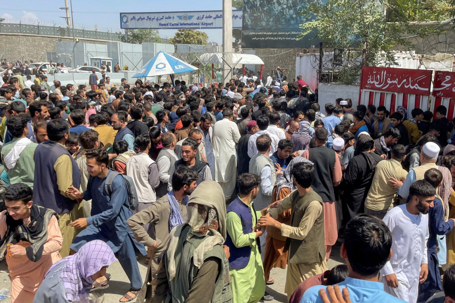Chaos, desperation at Kabul airport as Biden defends withdrawal from Afghanistan