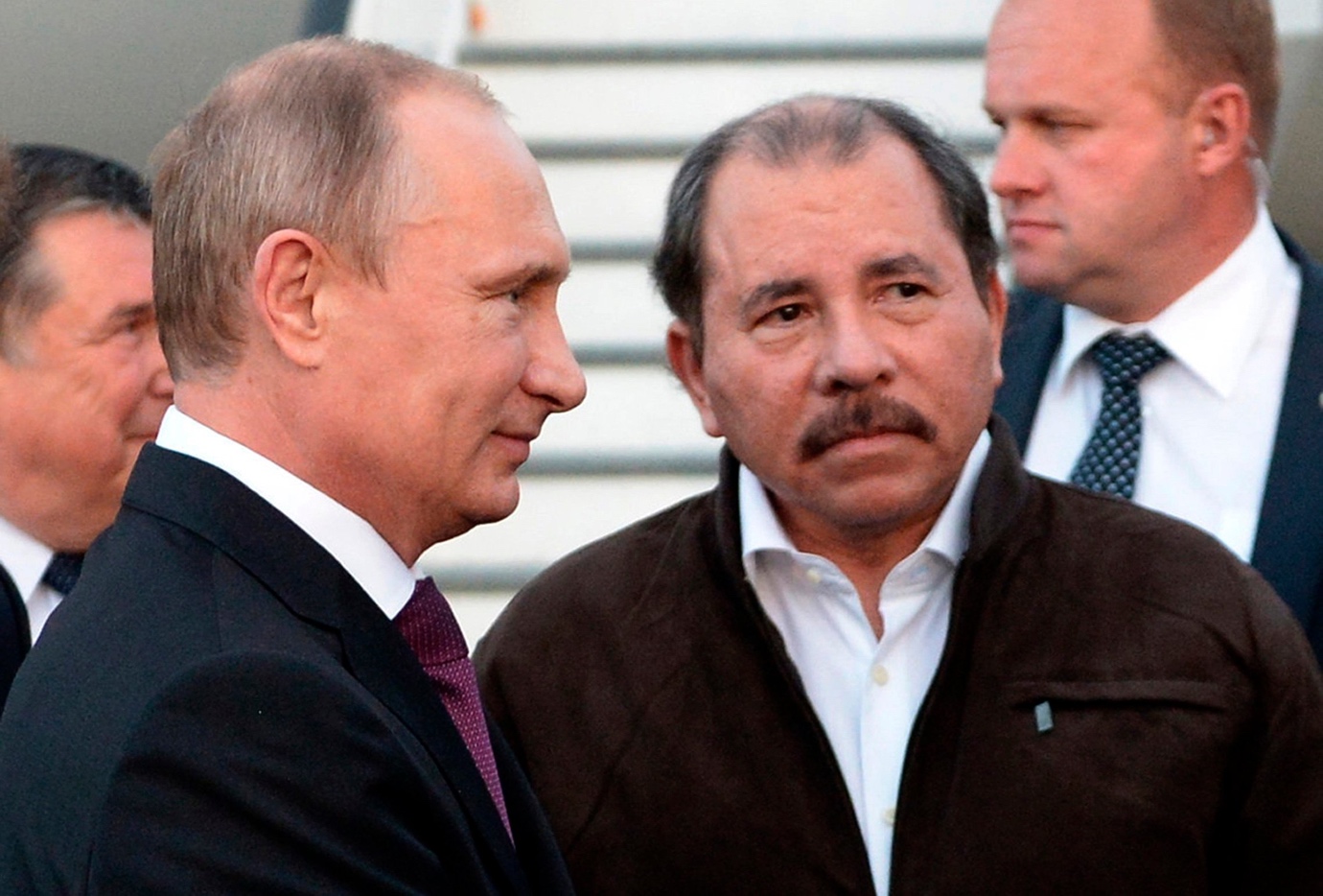 Nicaragua's President Daniel Ortega, right, and Russian President Vladimir Putin, left, attend a welcome ceremony at an airport in Managua, Nicaragua on July 12, 2014. RIA-Novosti Photo