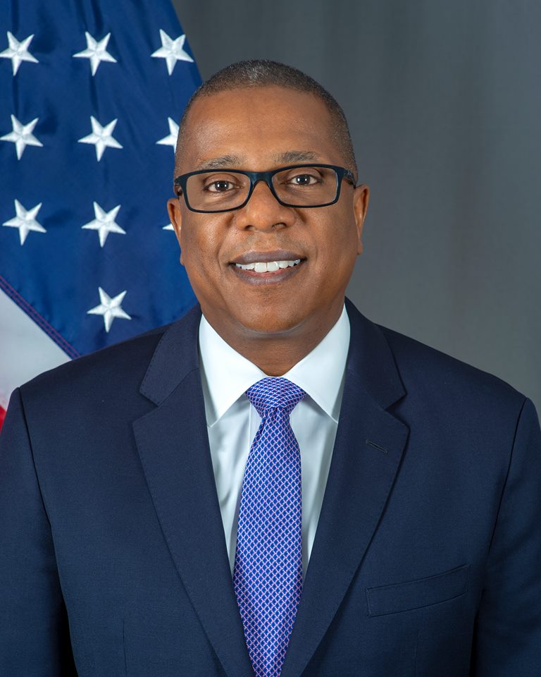 A person in a suit and tie

Description automatically generated with low confidence
