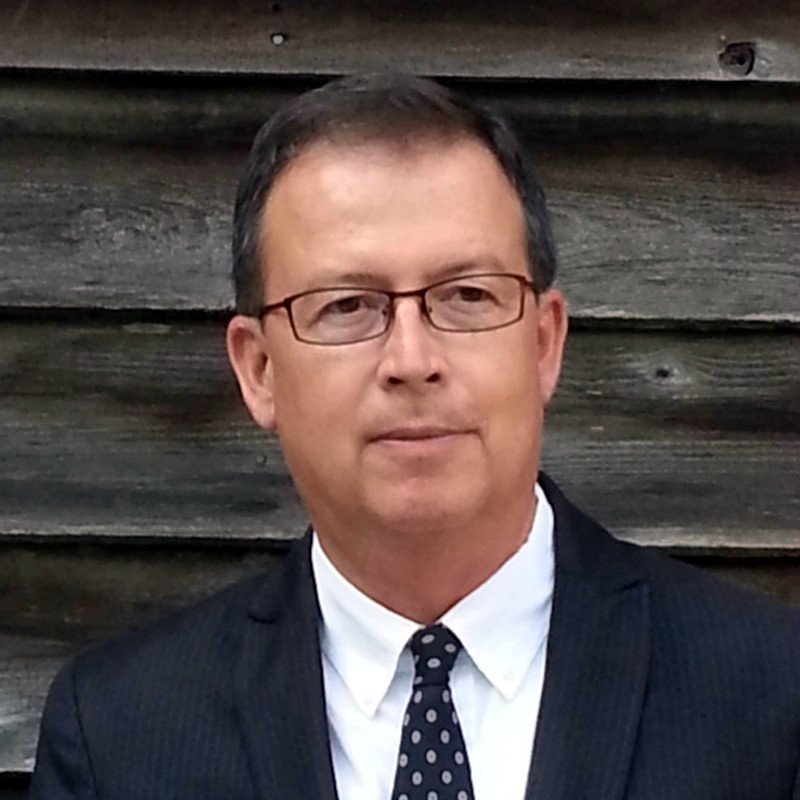A person wearing glasses

Description automatically generated with medium confidence