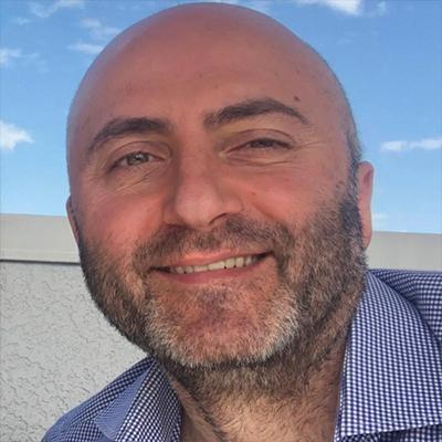 A person with a beard smiling

Description automatically generated with low confidence