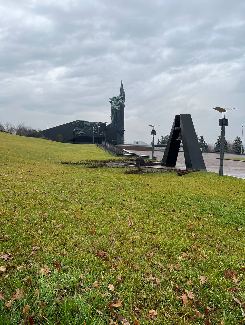 A picture containing grass, sky, outdoor, field
Description automatically generated