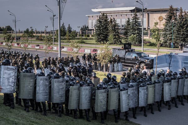 Riot police officers formed a barrier on Sunday in front of the Independence Palace in Minsk, a residence of Belarus’s president, Aleksandr G. Lukashenko.