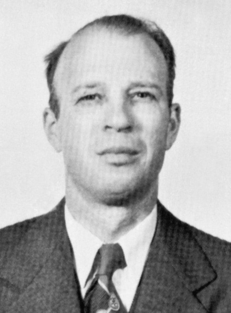 A person in a suit

Description automatically generated with medium confidence