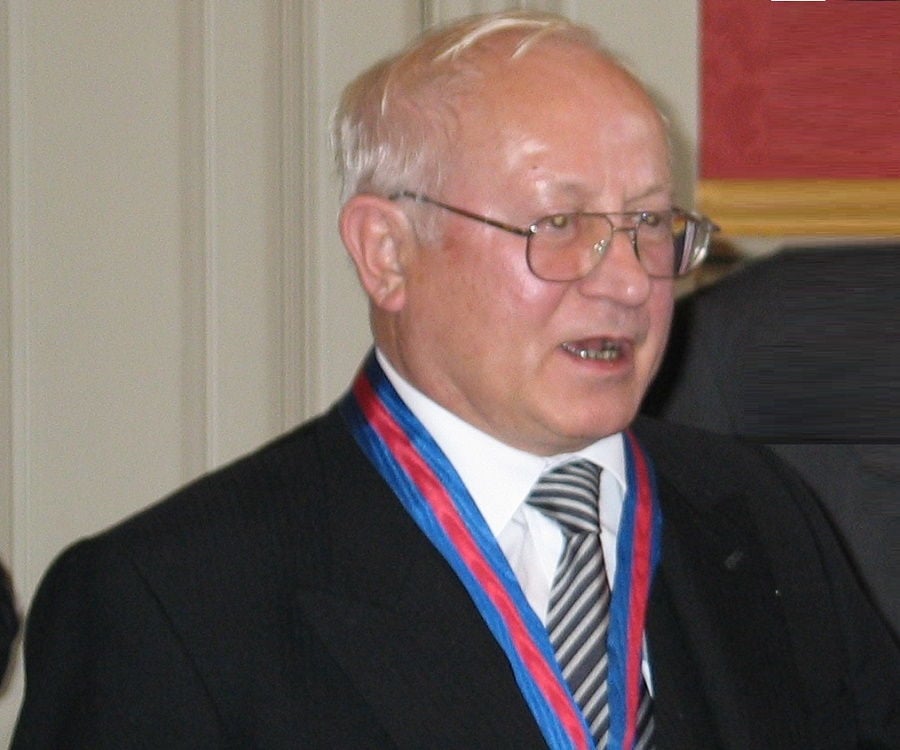 A person wearing glasses and a suit

Description automatically generated with medium confidence
