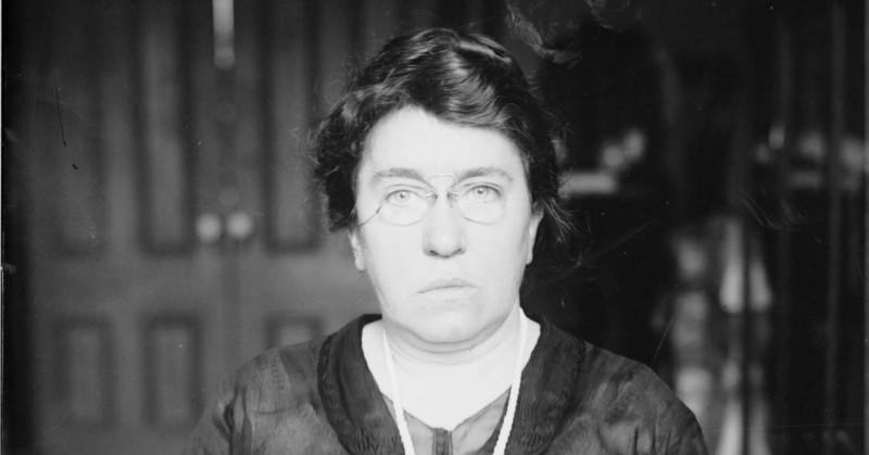 A person wearing glasses

Description automatically generated with medium confidence
