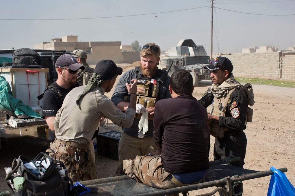 American volunteer medics treat casualties of Mosul combat