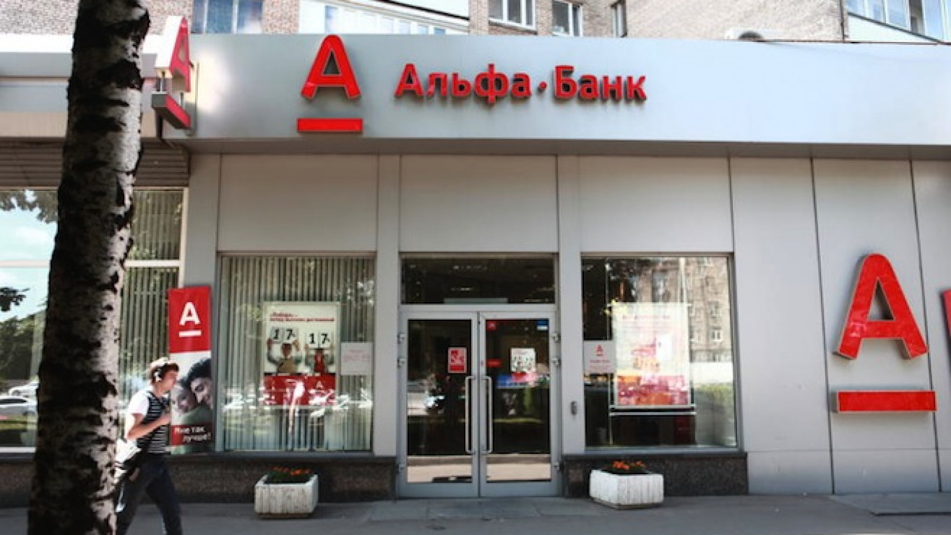 A front view of a bank

Description automatically generated with low confidence
