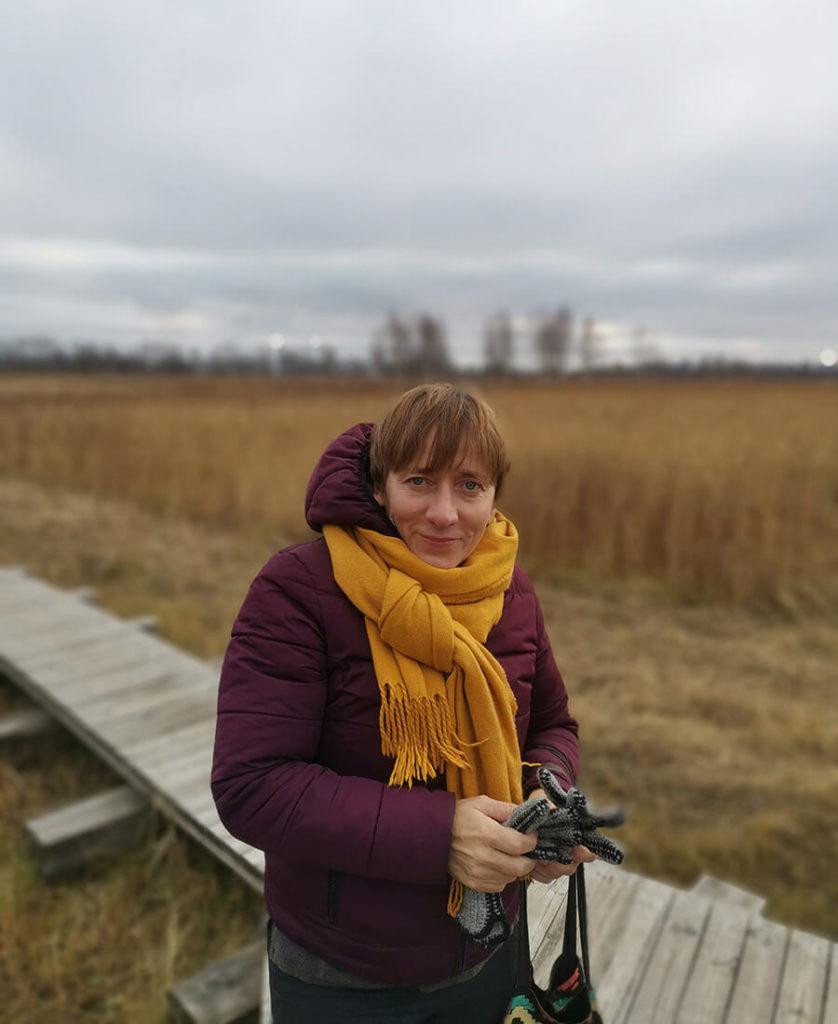 A person holding a camera

Description automatically generated with medium confidence