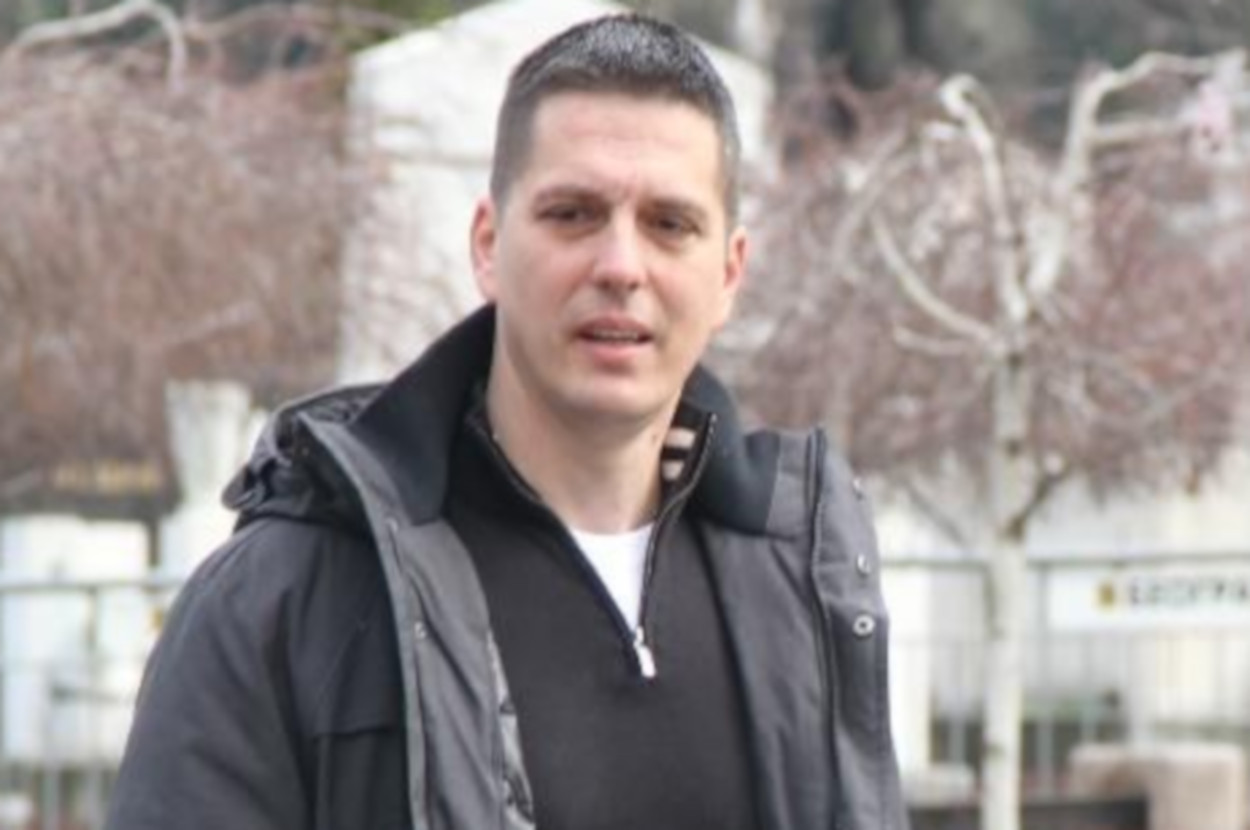 A person in a black jacket

Description automatically generated with medium confidence