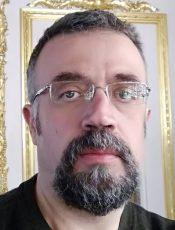 A person with a beard and glasses

Description automatically generated with medium confidence
