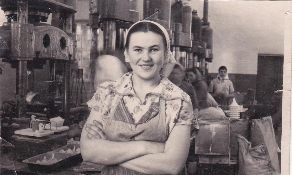 backtotheussr:
“ Chess manufacturing in Kharkov, Ukraine
”
Завод шахмат в Харькове. Украинская ССР.