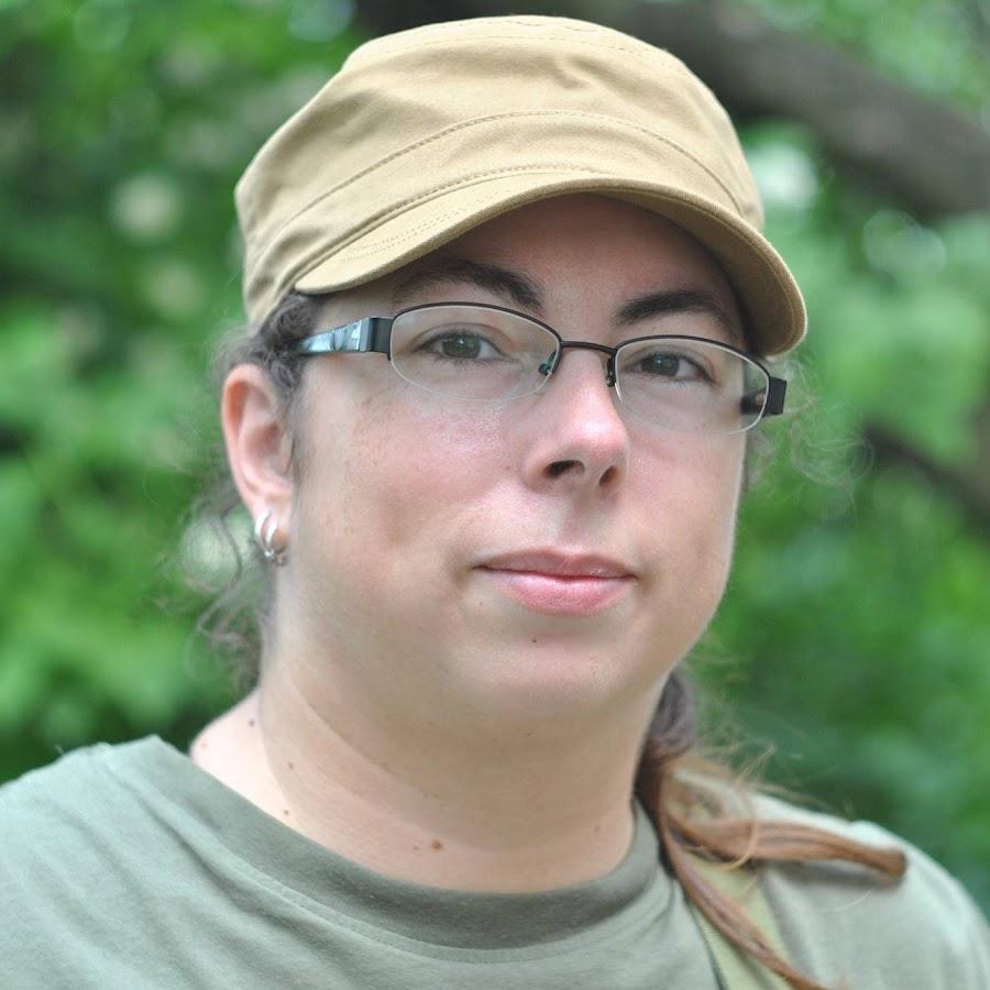 A person wearing a hat and glasses

Description automatically generated with medium confidence