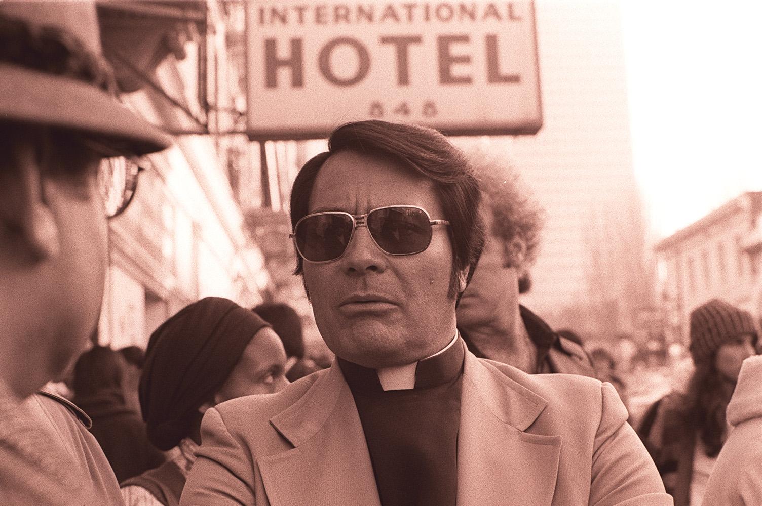 A person wearing sunglasses

Description automatically generated with medium confidence