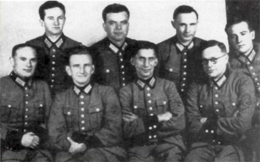A group of men in military uniforms

Description automatically generated