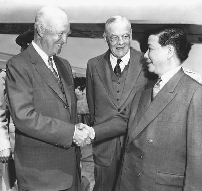 A group of men shaking hands

Description automatically generated with medium confidence
