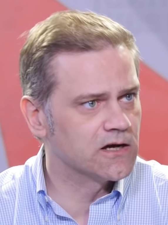 A person looking to the side

Description automatically generated with low confidence