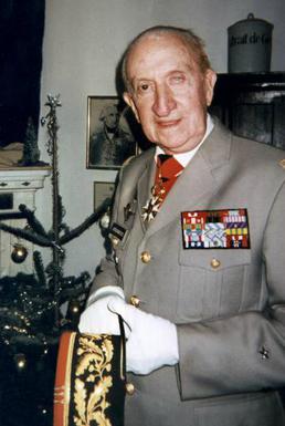 A person in a military uniform
Description automatically generated with low confidence