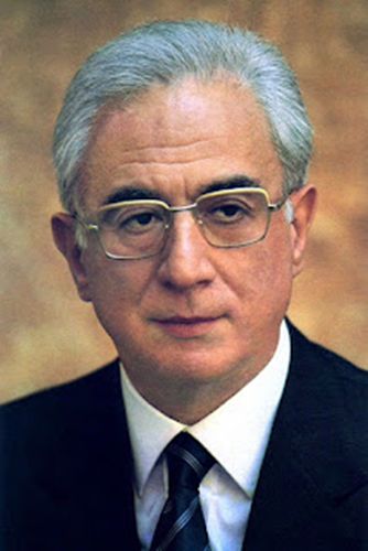 A person in a suit and tie

Description automatically generated with medium confidence