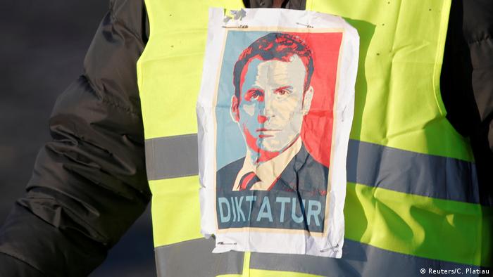 A person wearing a yellow vest
Description automatically generated