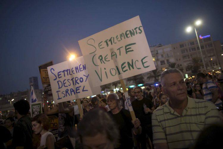 A group of people protesting

Description automatically generated