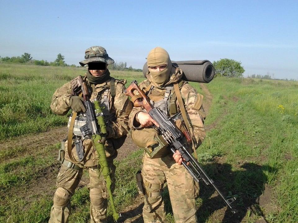 A group of soldiers holding guns

Description automatically generated