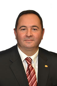 A person in a suit and tie

Description automatically generated