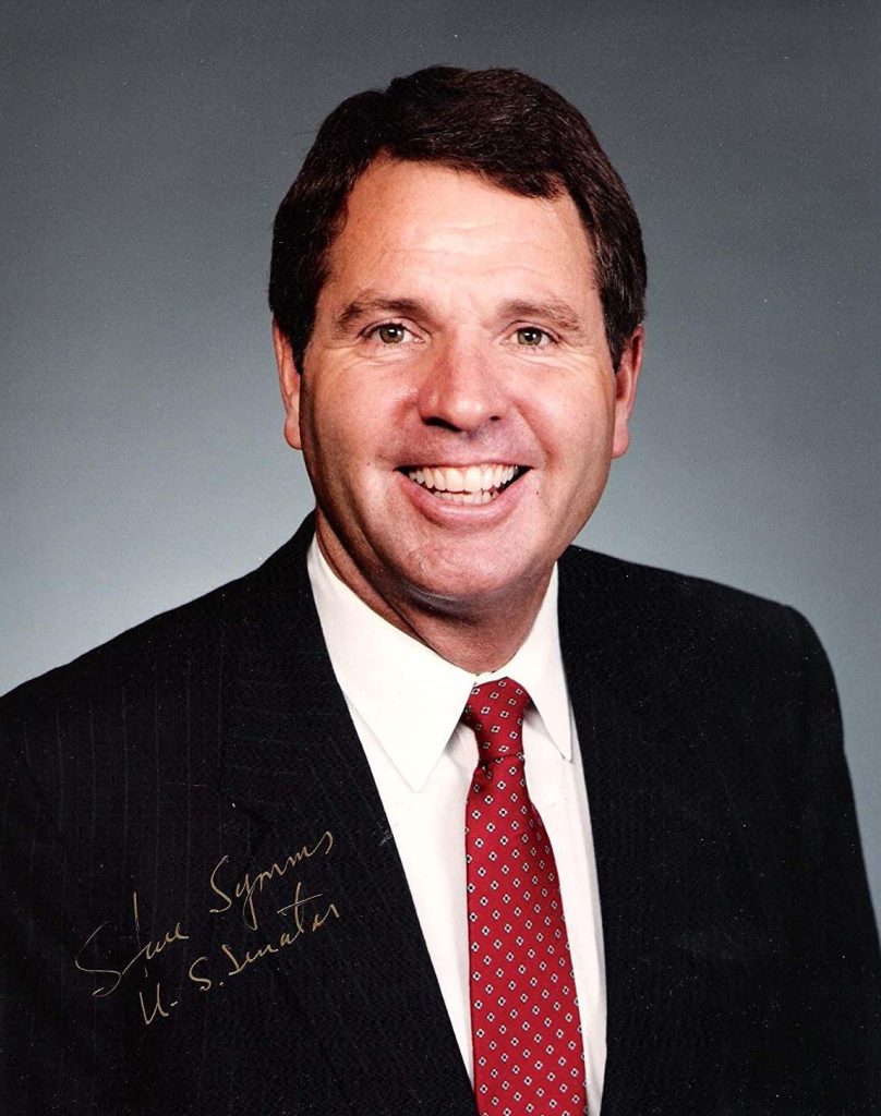 A person in a suit and tie smiling

Description automatically generated with medium confidence