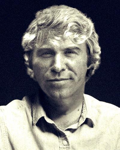 A person with a short haircut
Description automatically generated with medium confidence