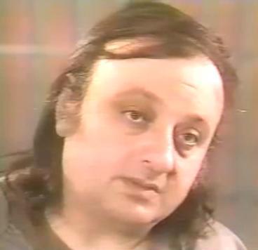 A person with long hair
Description automatically generated
