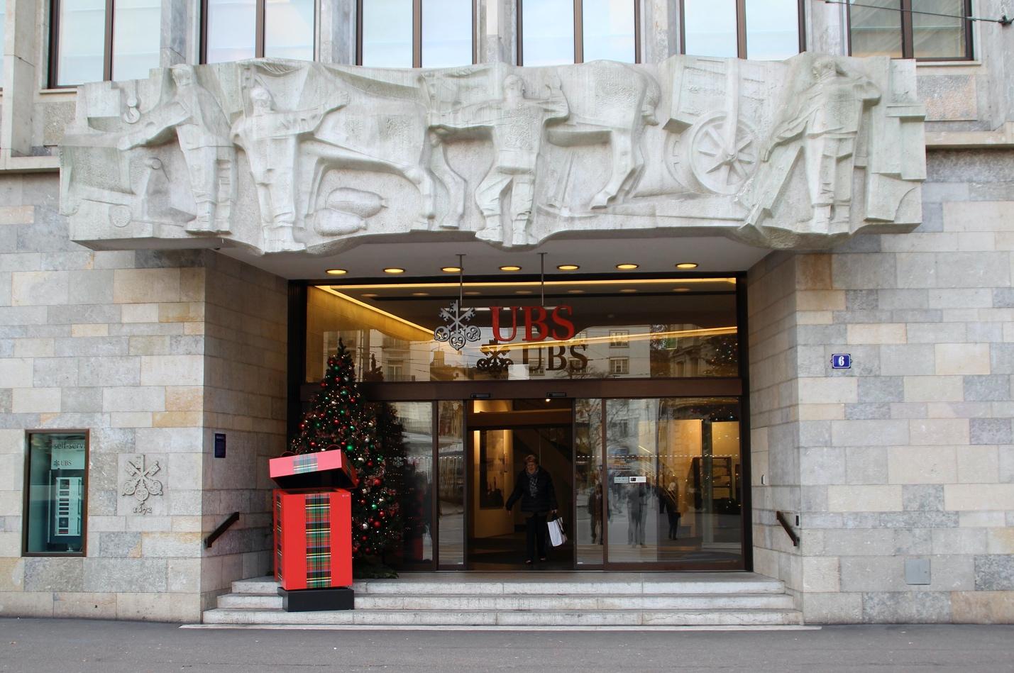 A picture containing building, door, outdoor, city
Description automatically generated