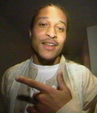 A person pointing his finger

Description automatically generated