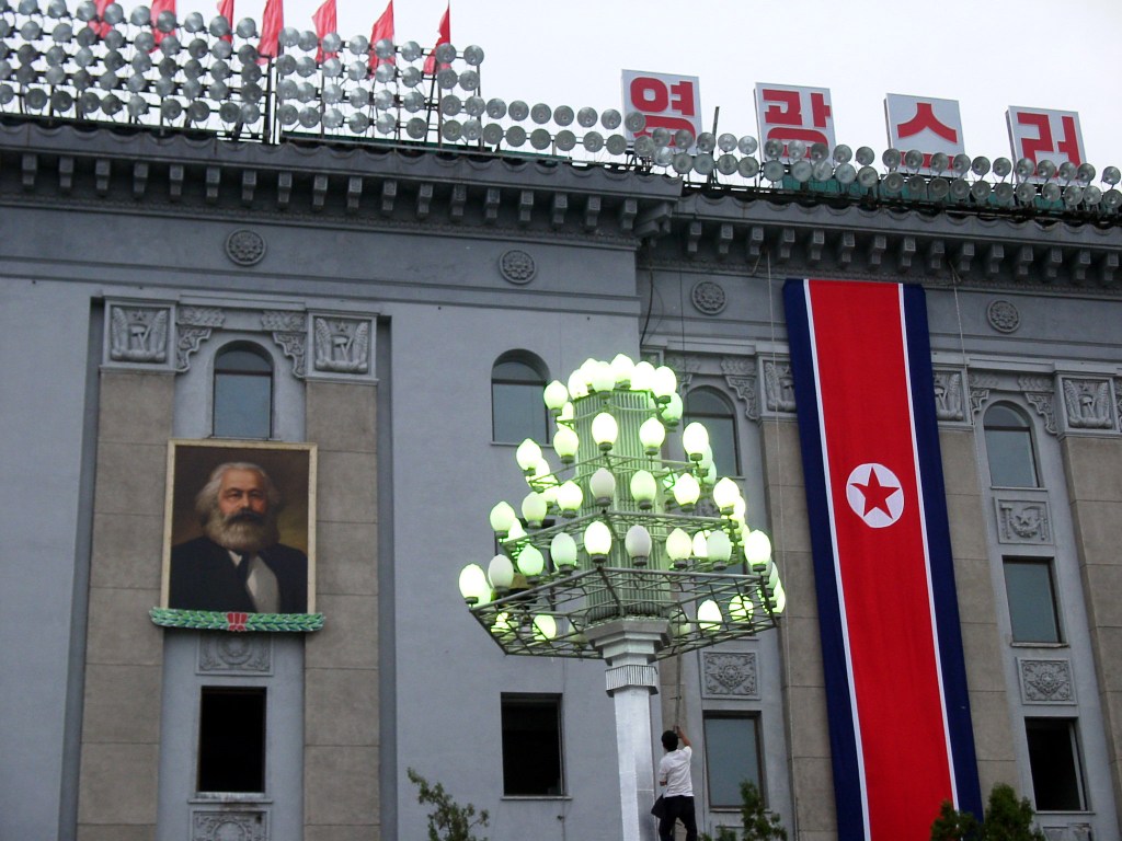 A building with a large lamp post

Description automatically generated