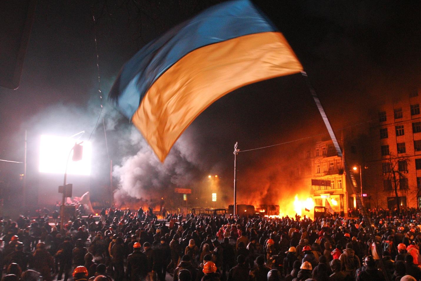 A large crowd of people watching a flag

Description automatically generated