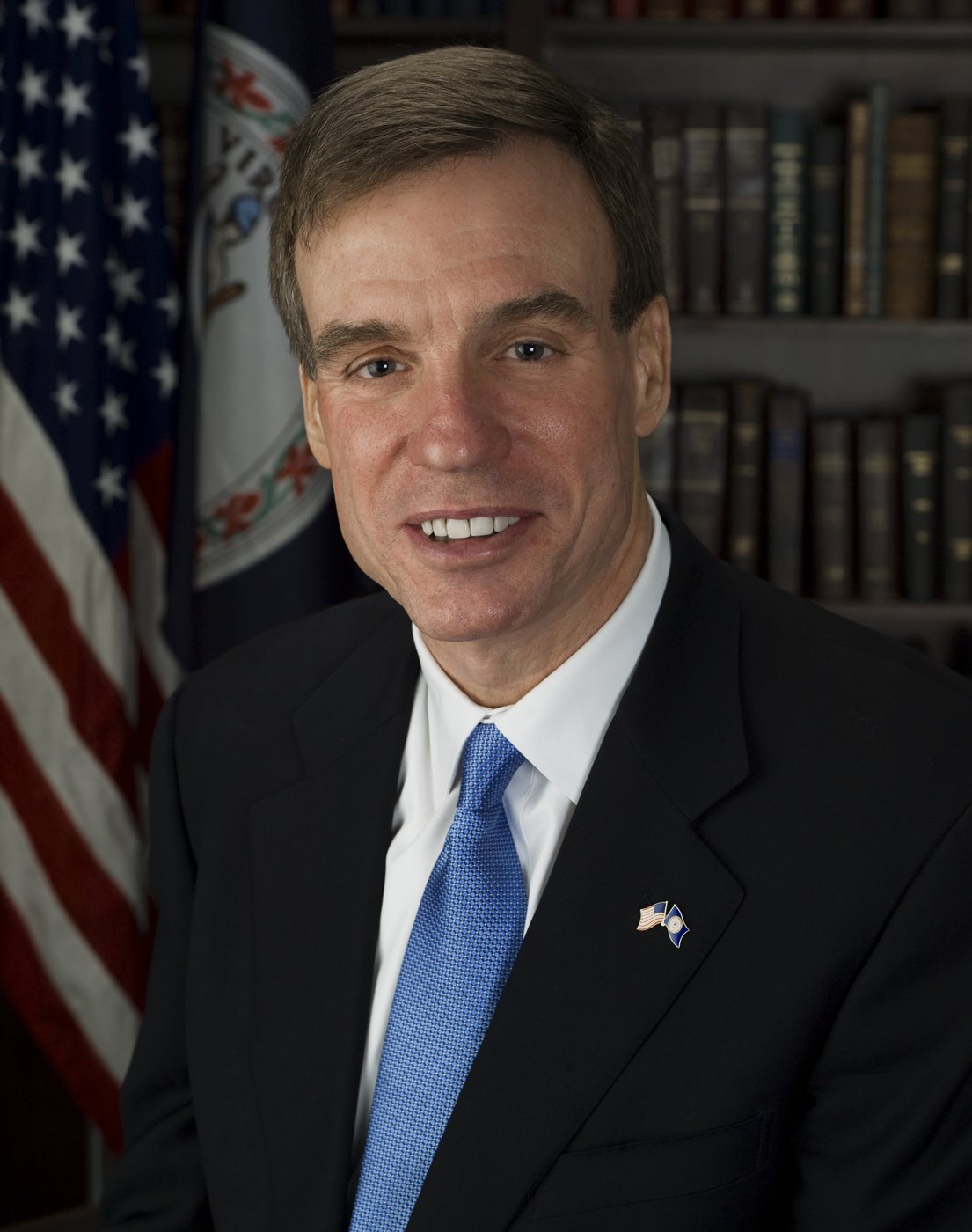 A person in a suit and tie

Description automatically generated