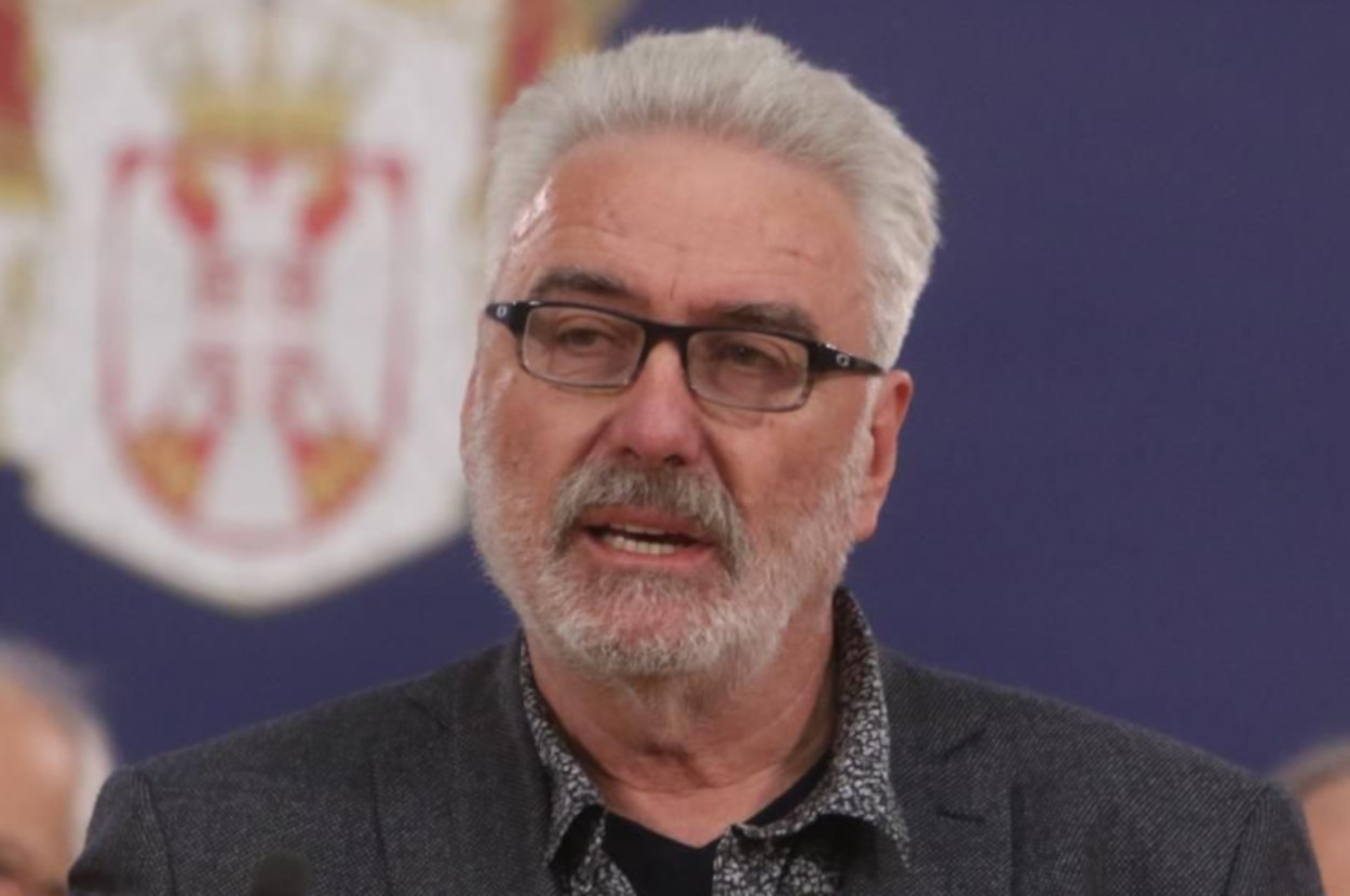 A person with glasses and a beard

Description automatically generated