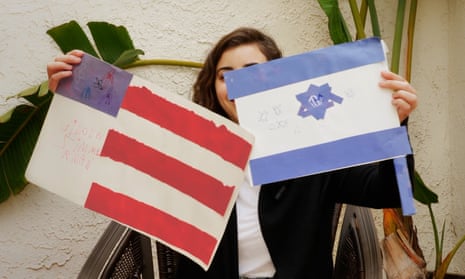 paper versions of US and Israel flags