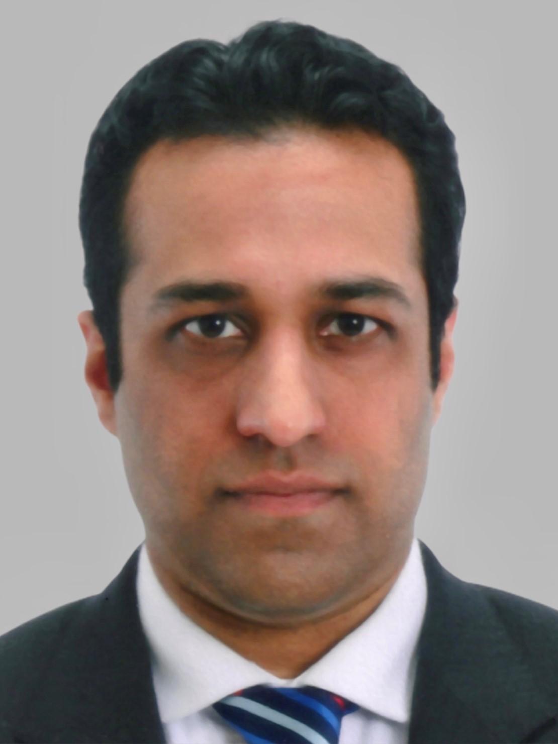 A close-up of a person

Description automatically generated