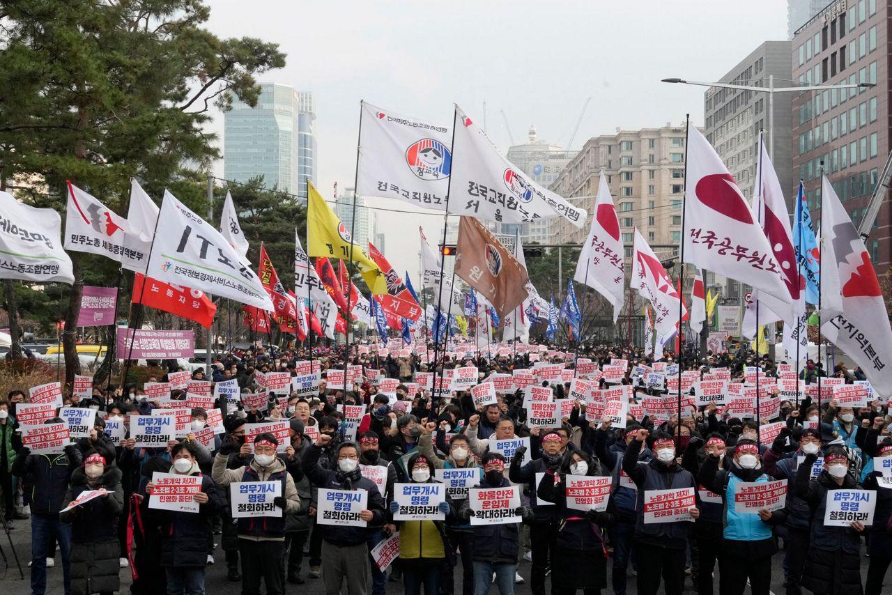 A group of people holding signs

Description automatically generated