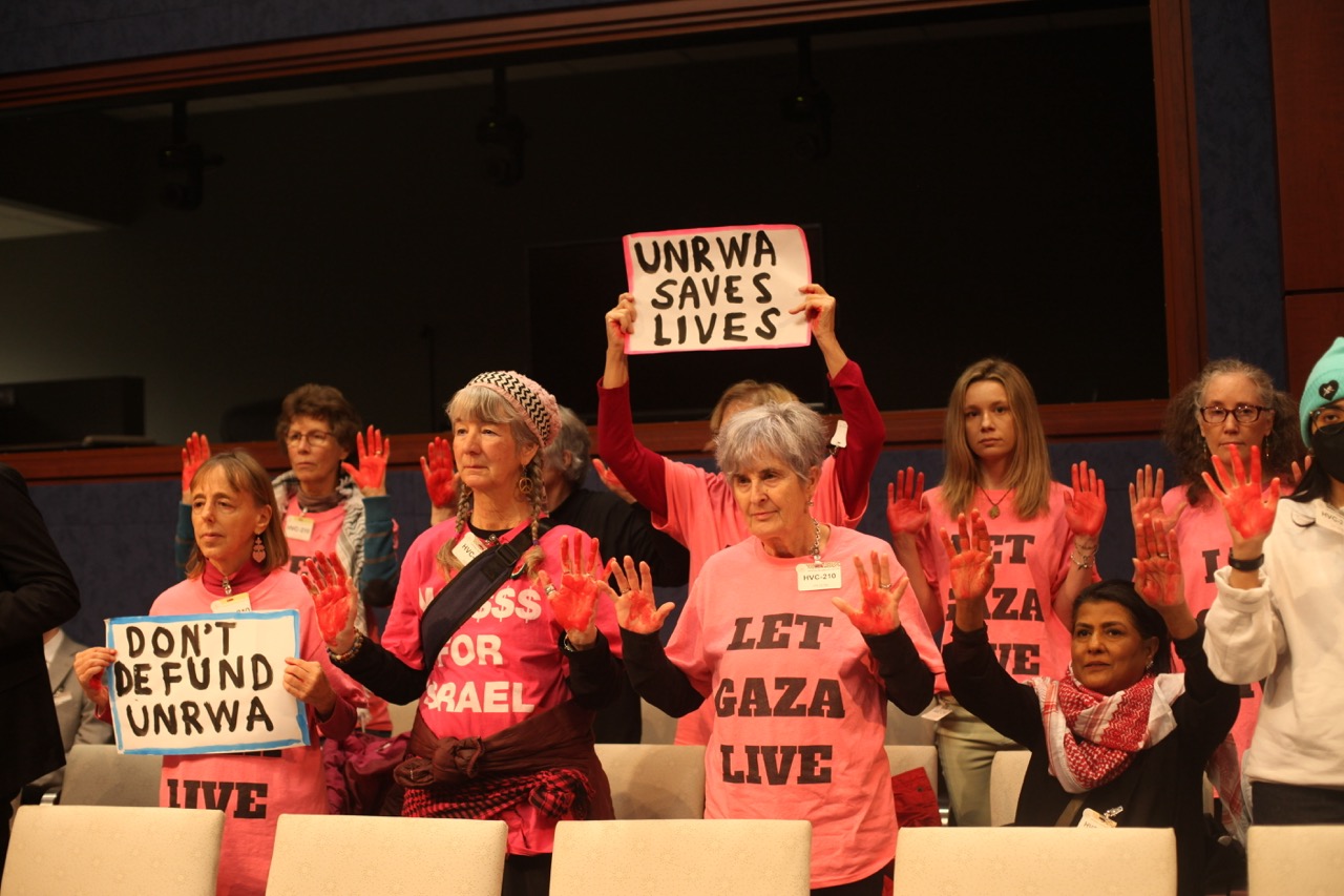 A group of women holding signs

Description automatically generated
