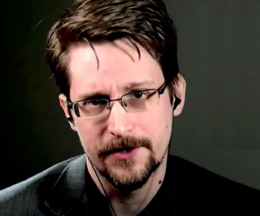 A person with glasses and a beard

Description automatically generated