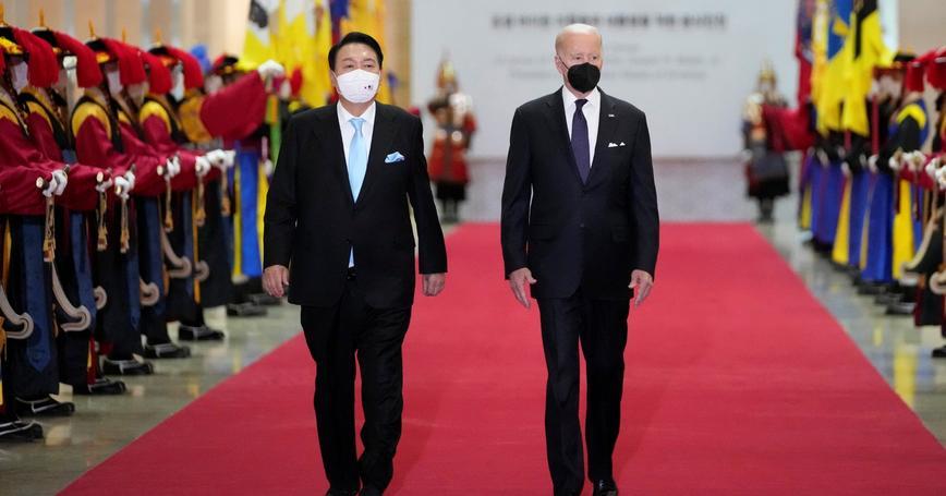 South Korean President Yoon Suk-yeol and U.S. President Joe Biden arrive for a state dinner at the National Museum of Korea, in Seoul, South Korea, May 21, 2022, photo by Lee Jin-man/Pool/Reuters