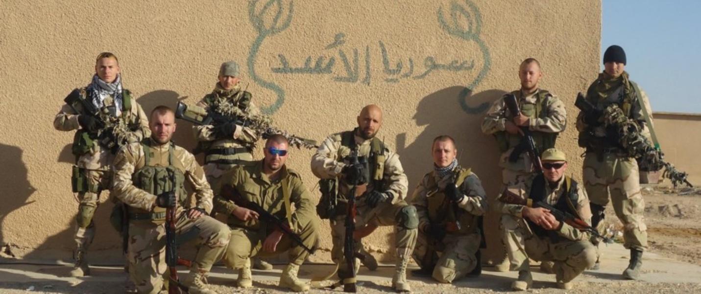A group of soldiers posing for a photo

Description automatically generated