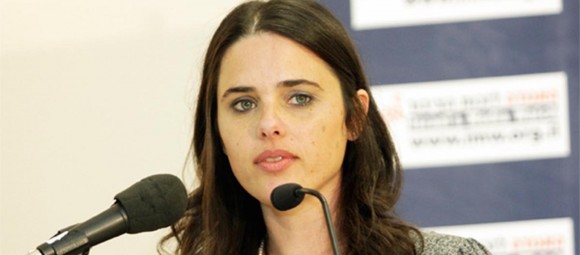 A person speaking into a microphone

Description automatically generated